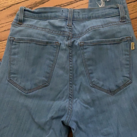 Fashion Nova Light Wash Denim Jeans 11 - Picture 4 of 4